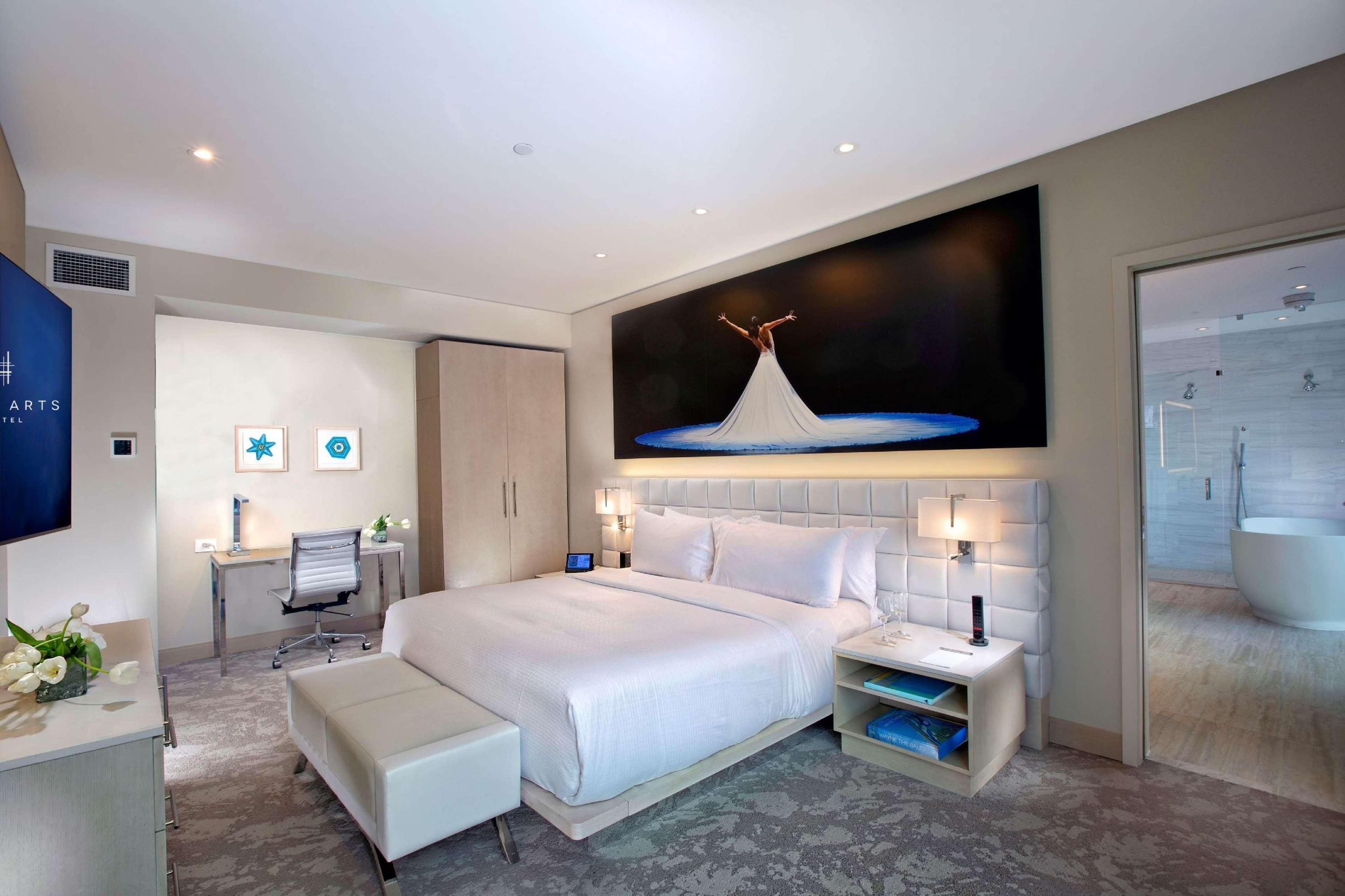 Hall Arts Hotel Dallas, Curio Collection By Hilton Exterior photo