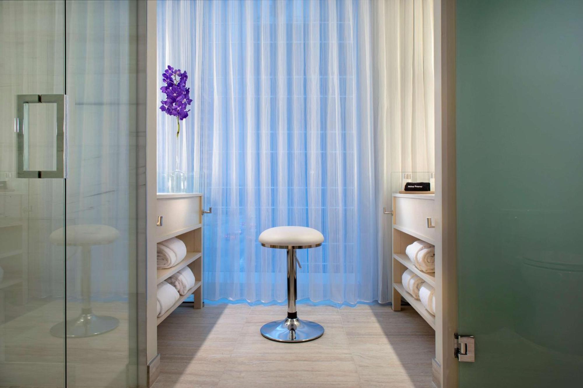 Hall Arts Hotel Dallas, Curio Collection By Hilton Exterior photo