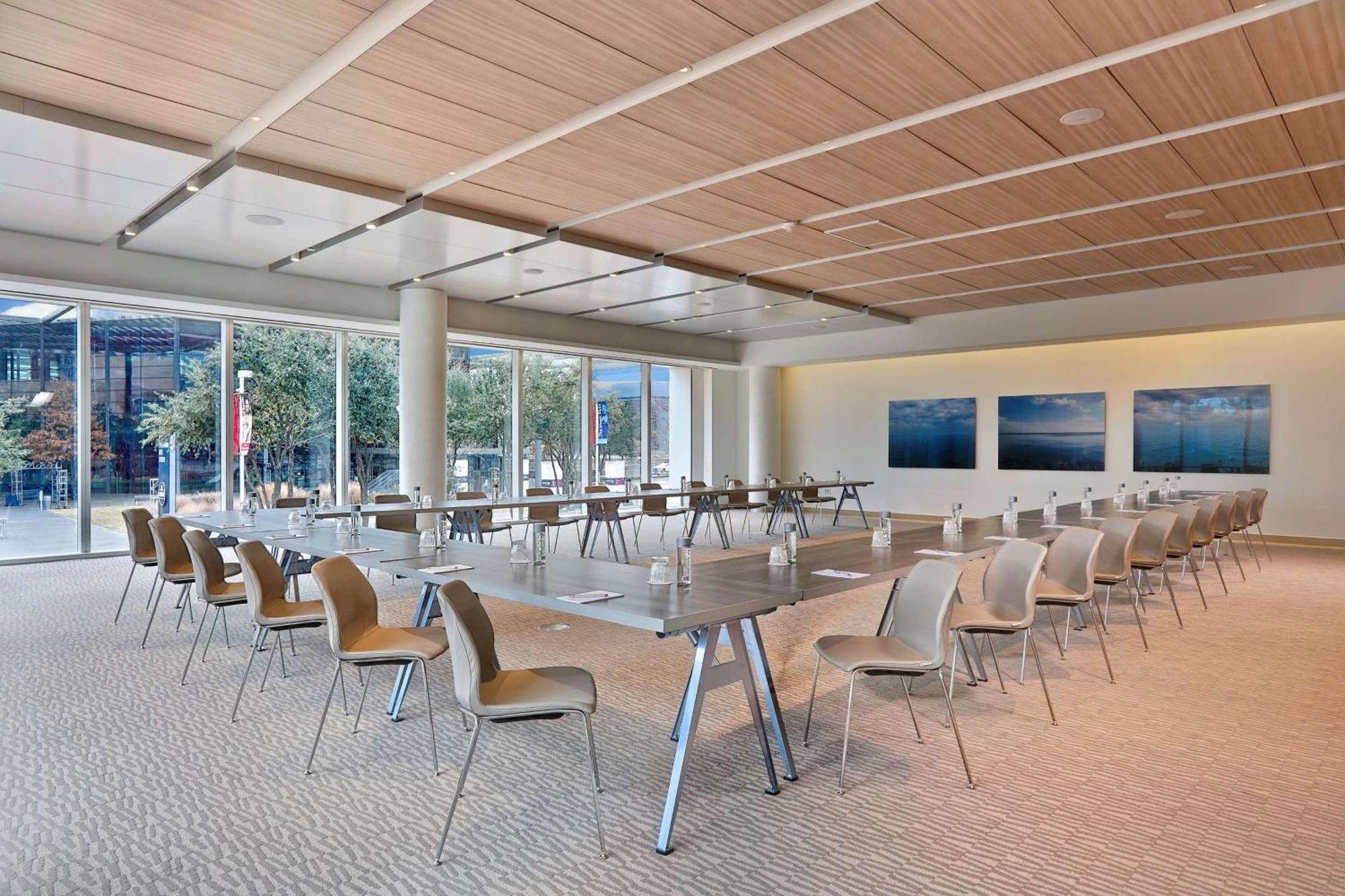 Hall Arts Hotel Dallas, Curio Collection By Hilton Exterior photo